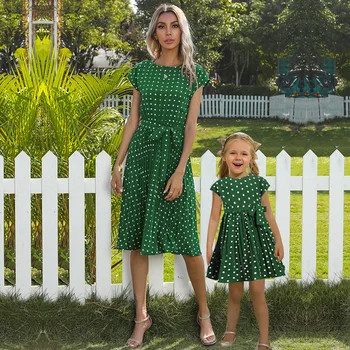 2022 יום האהבה אמא ואני בגדים אמא בת משפחה התאמת תלבושות נשים בנות נקודה ירוקה השמלה אמא אמא שמלות
